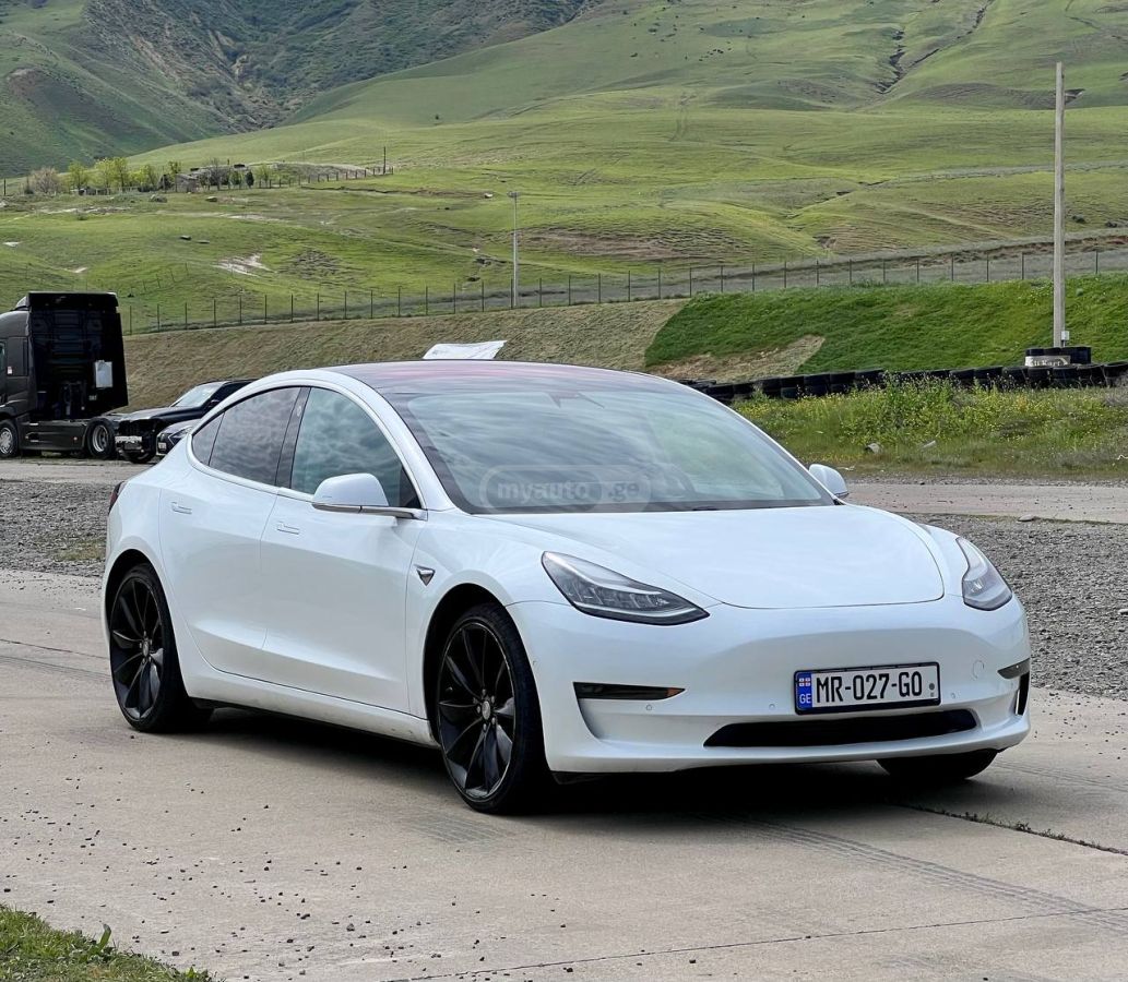 Tesla Model 3 - фото 3