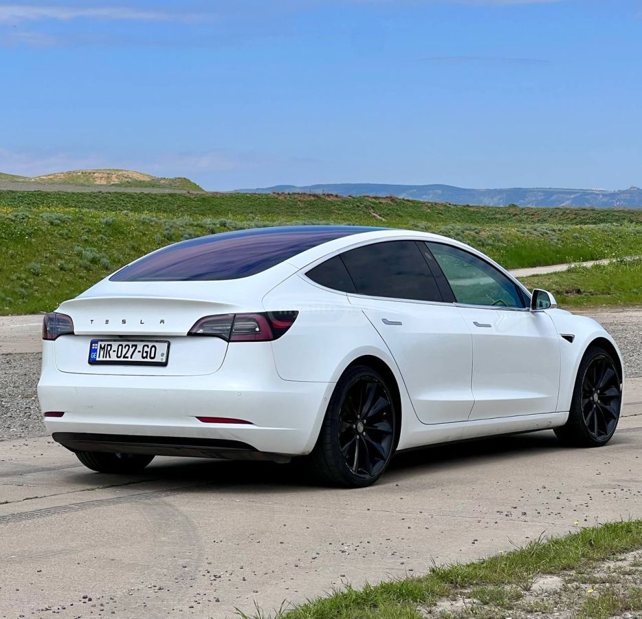 Tesla Model 3 - фото 4