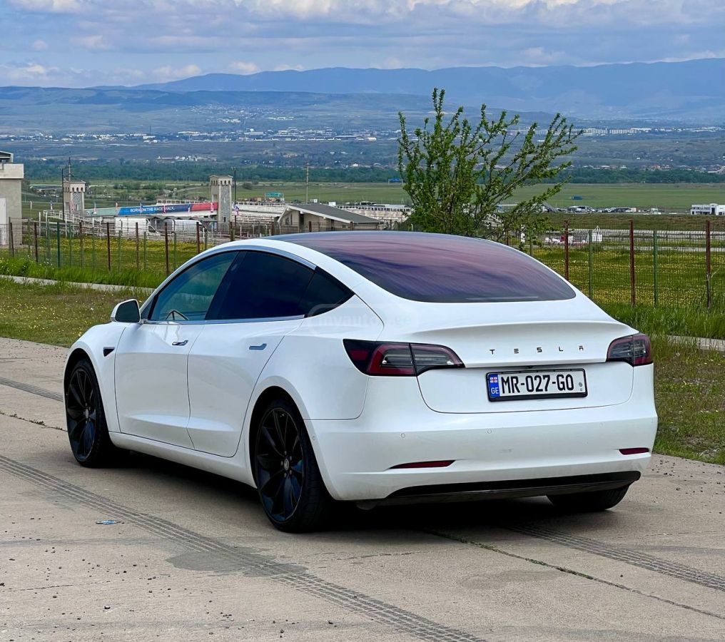 Tesla Model 3 - фото 6