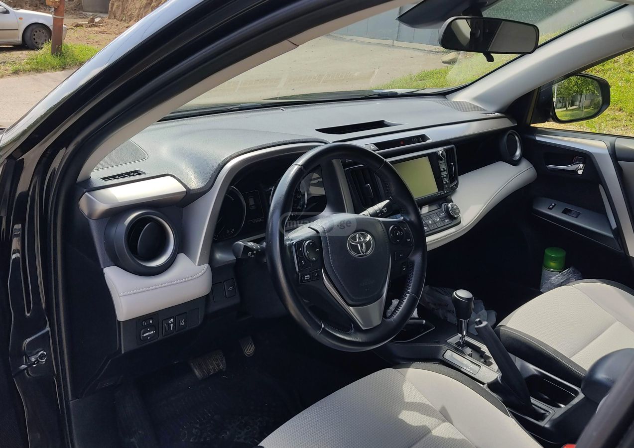 Toyota Rav 4 - фото 10