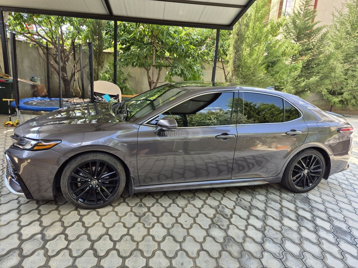 Toyota Camry - фото 2