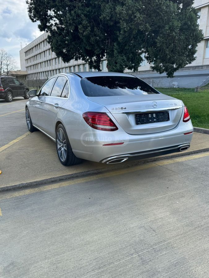 Mercedes-Benz E 220 - фото 12