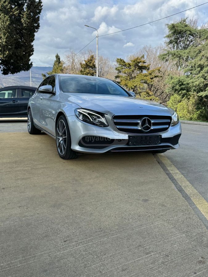 Mercedes-Benz E 220 - фото 13