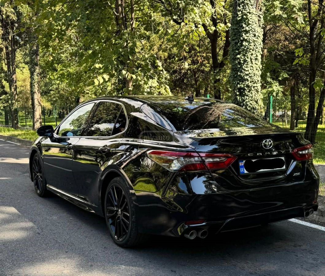 Toyota Camry - фото 1