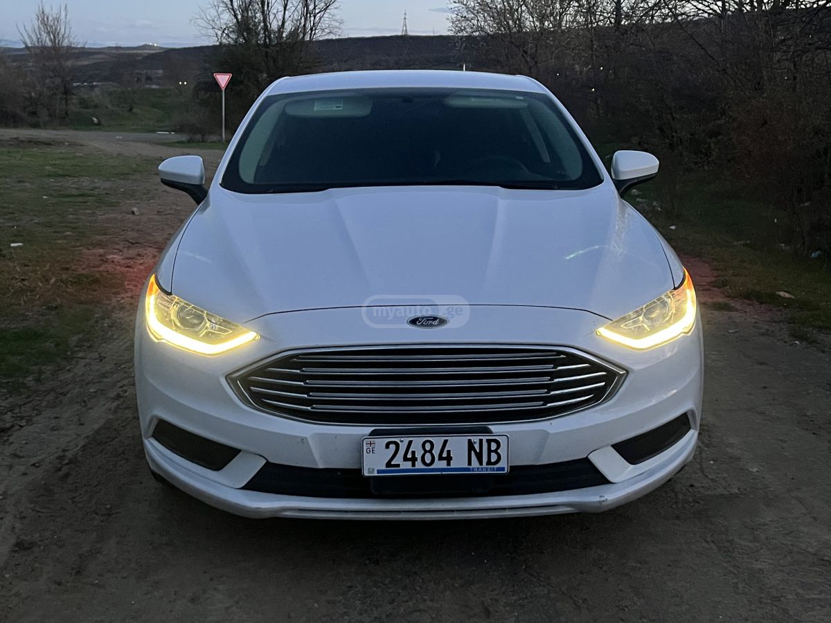 Ford Fusion - фото 1