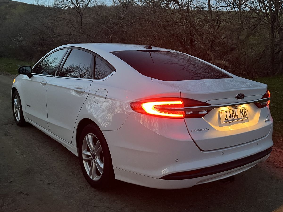 Ford Fusion - фото 4