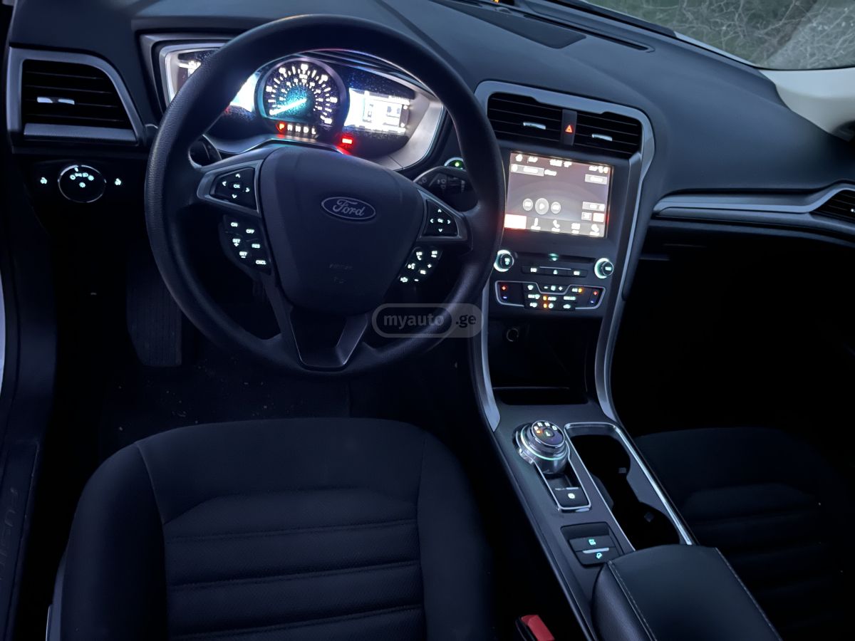 Ford Fusion - фото 7