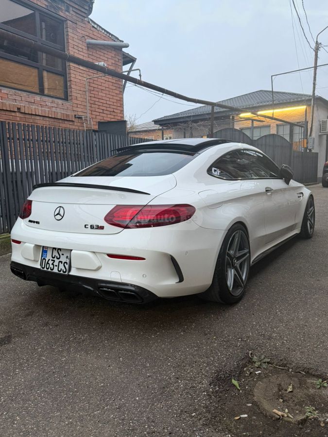 Mercedes-Benz C 63 AMG - фото 4