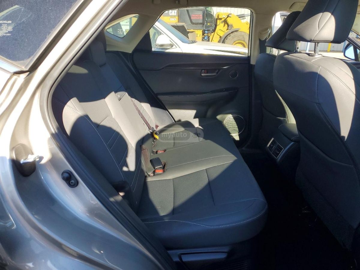 Lexus Base 4dr All-Wheel Drive CVT — миниатюра 11