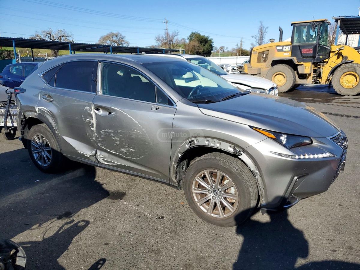 Lexus Base 4dr All-Wheel Drive CVT — миниатюра 4