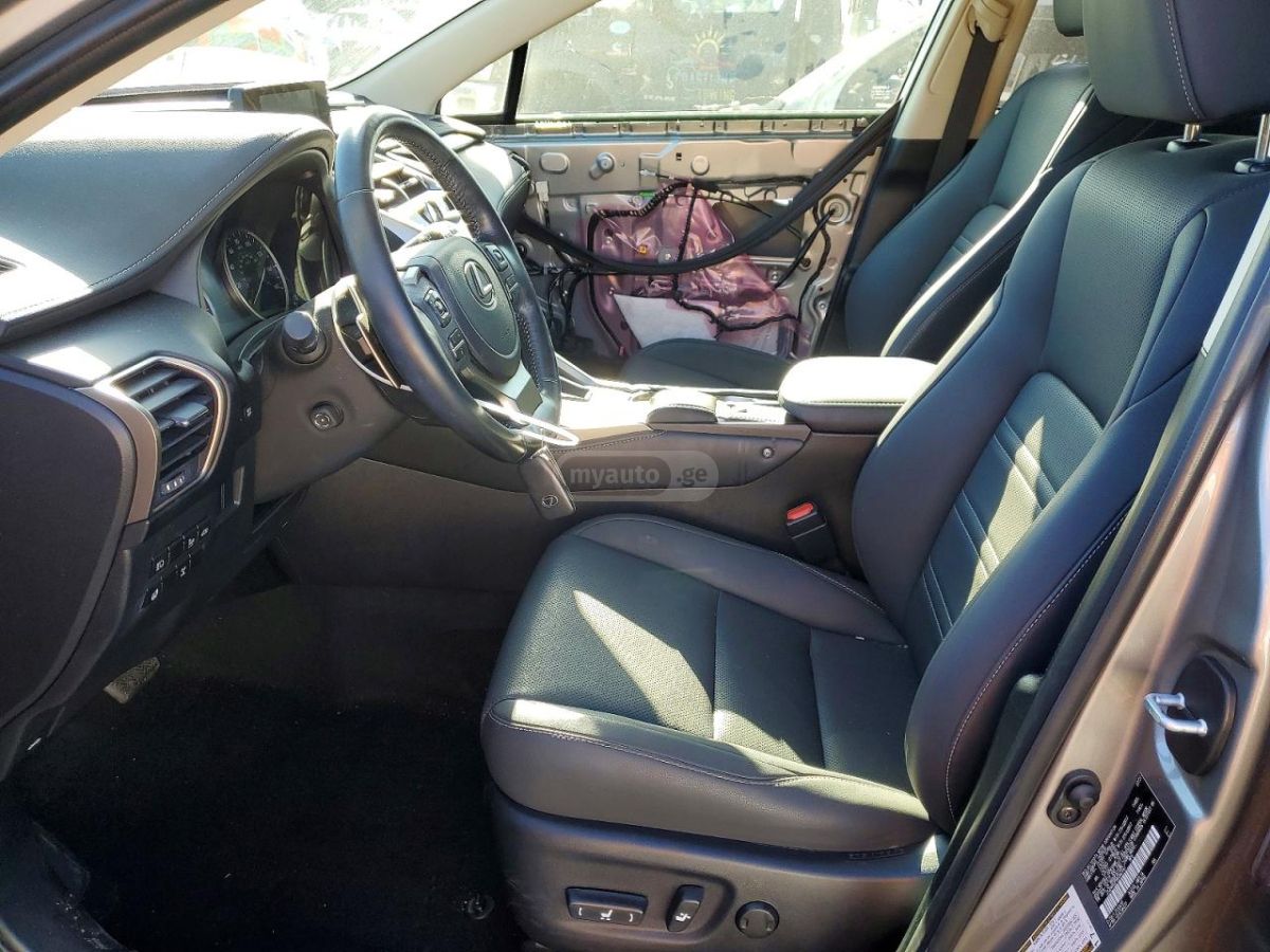 Lexus Base 4dr All-Wheel Drive CVT — миниатюра 7