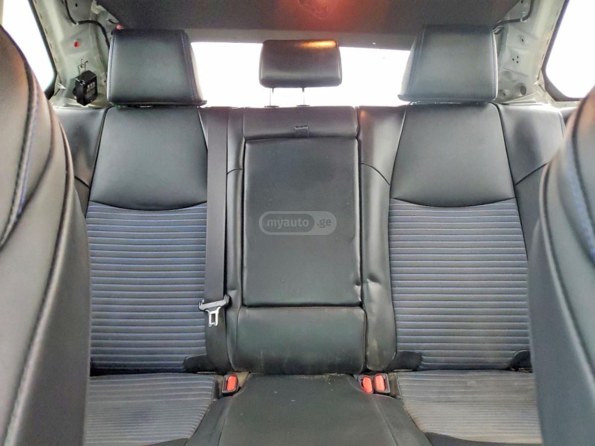 Toyota RAV 4 - фото 10