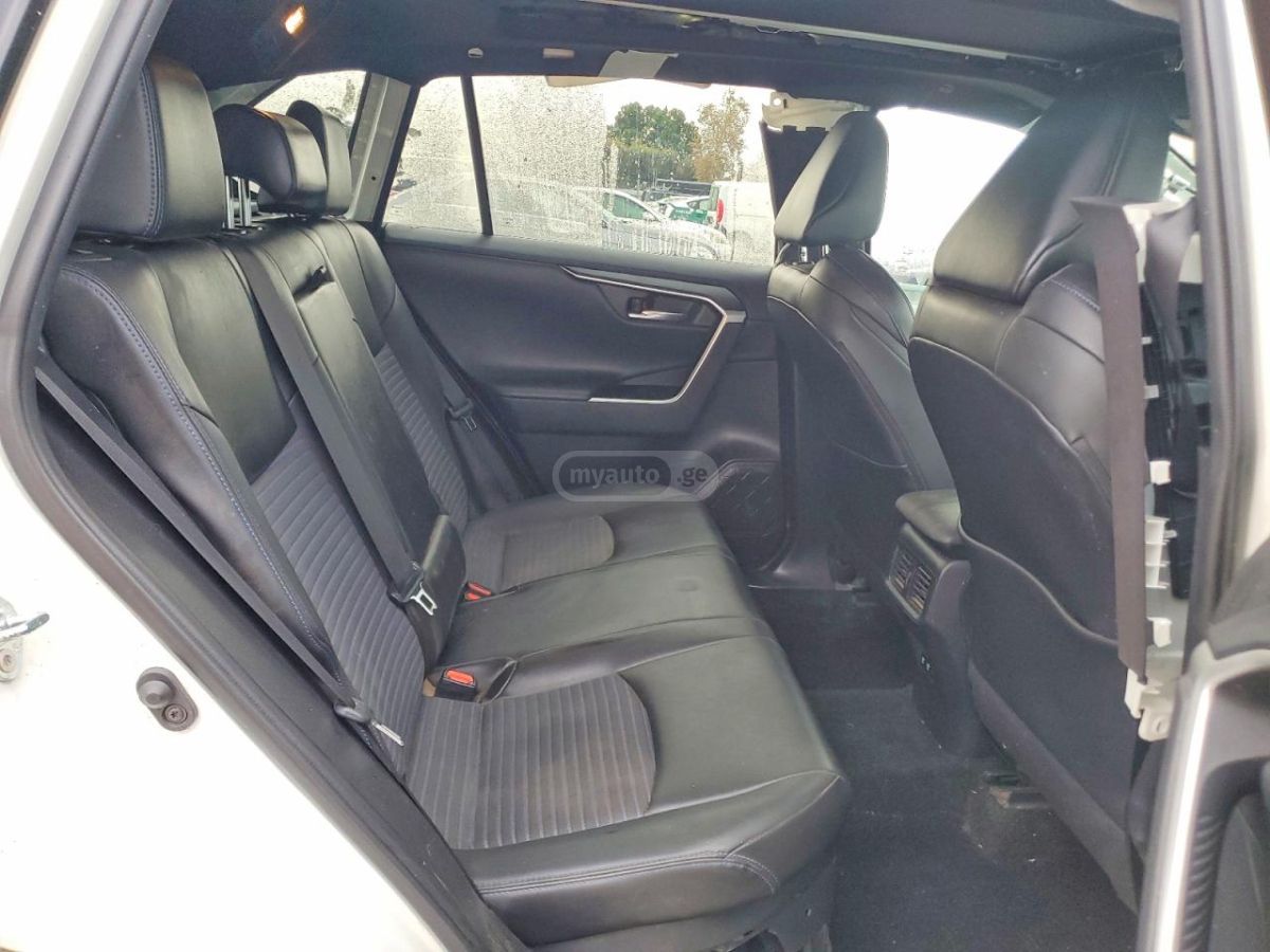 Toyota RAV 4 - фото 11