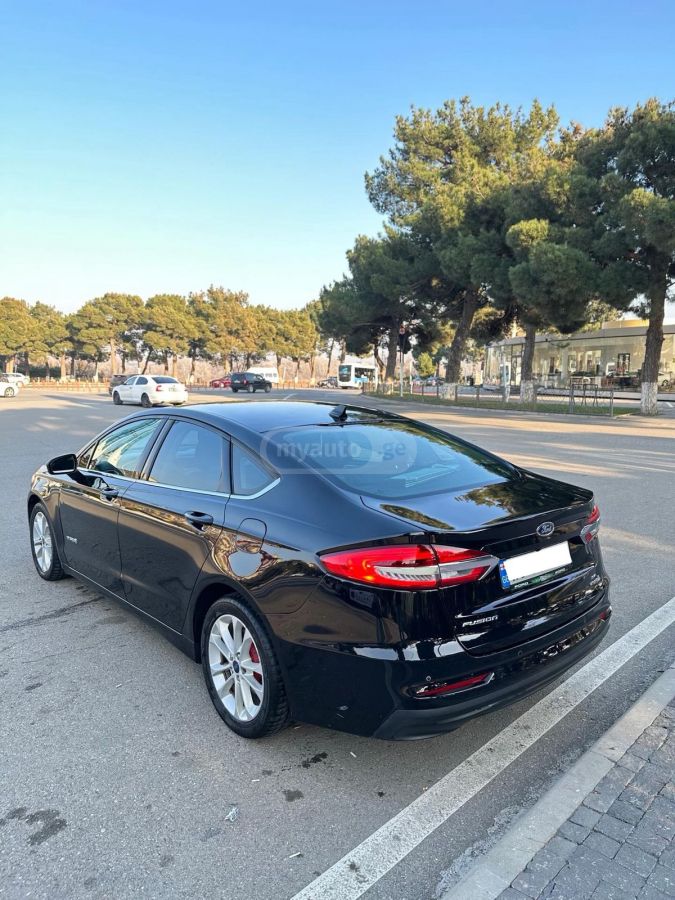 Ford Fusion - фото 3