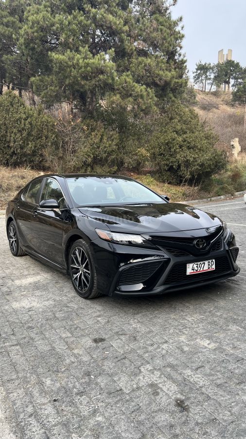 Toyota Camry - фото 1