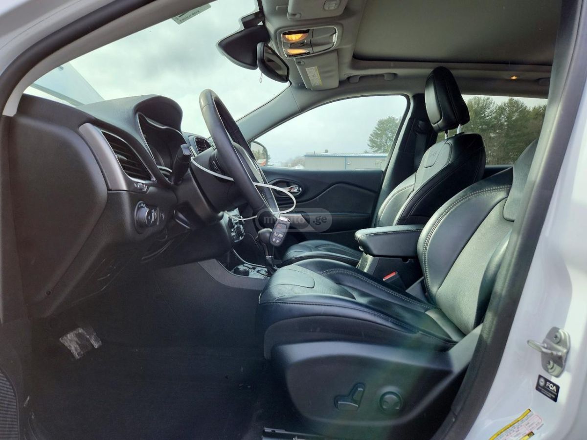 Jeep Cherokee - фото 7