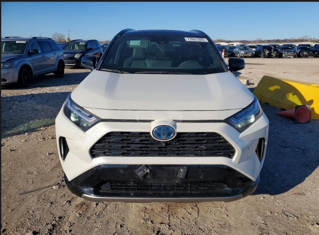 Toyota RAV 4 - фото 1