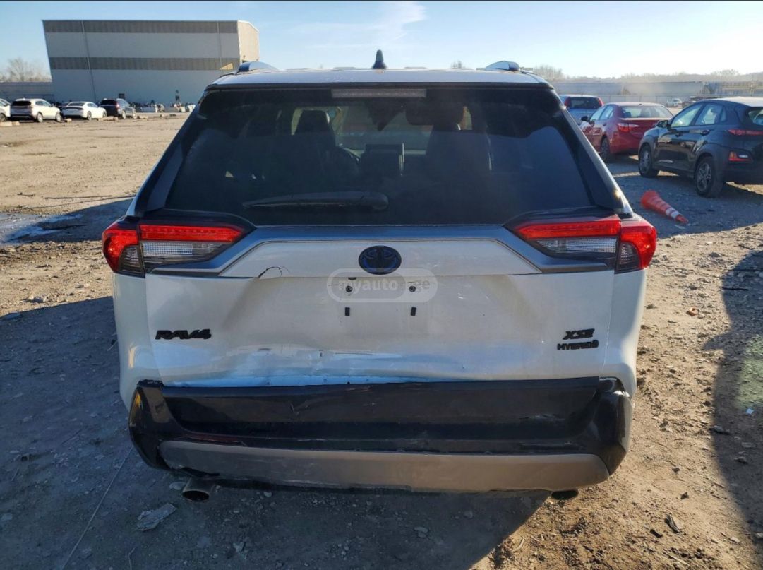 Toyota RAV 4 - фото 4