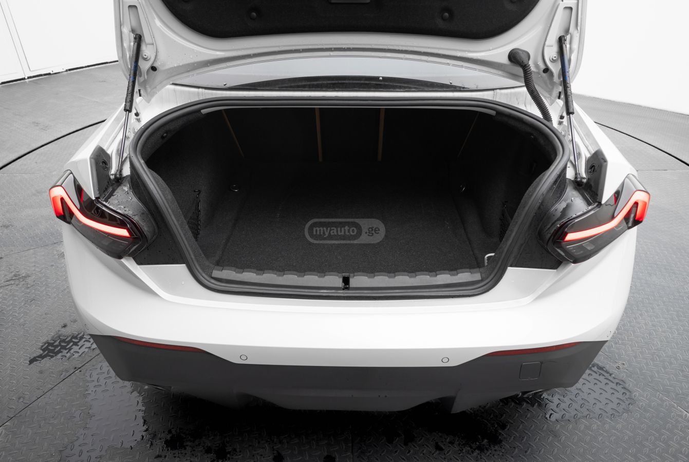 BMW 230i 2022 — миниатюра 8