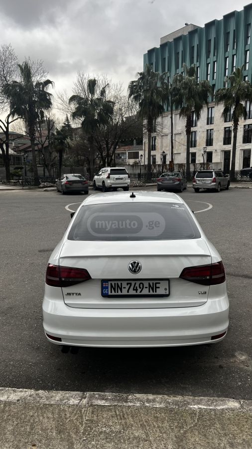 Volkswagen Jetta - фото 2