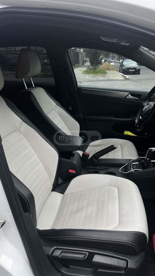 Volkswagen Jetta - фото 6