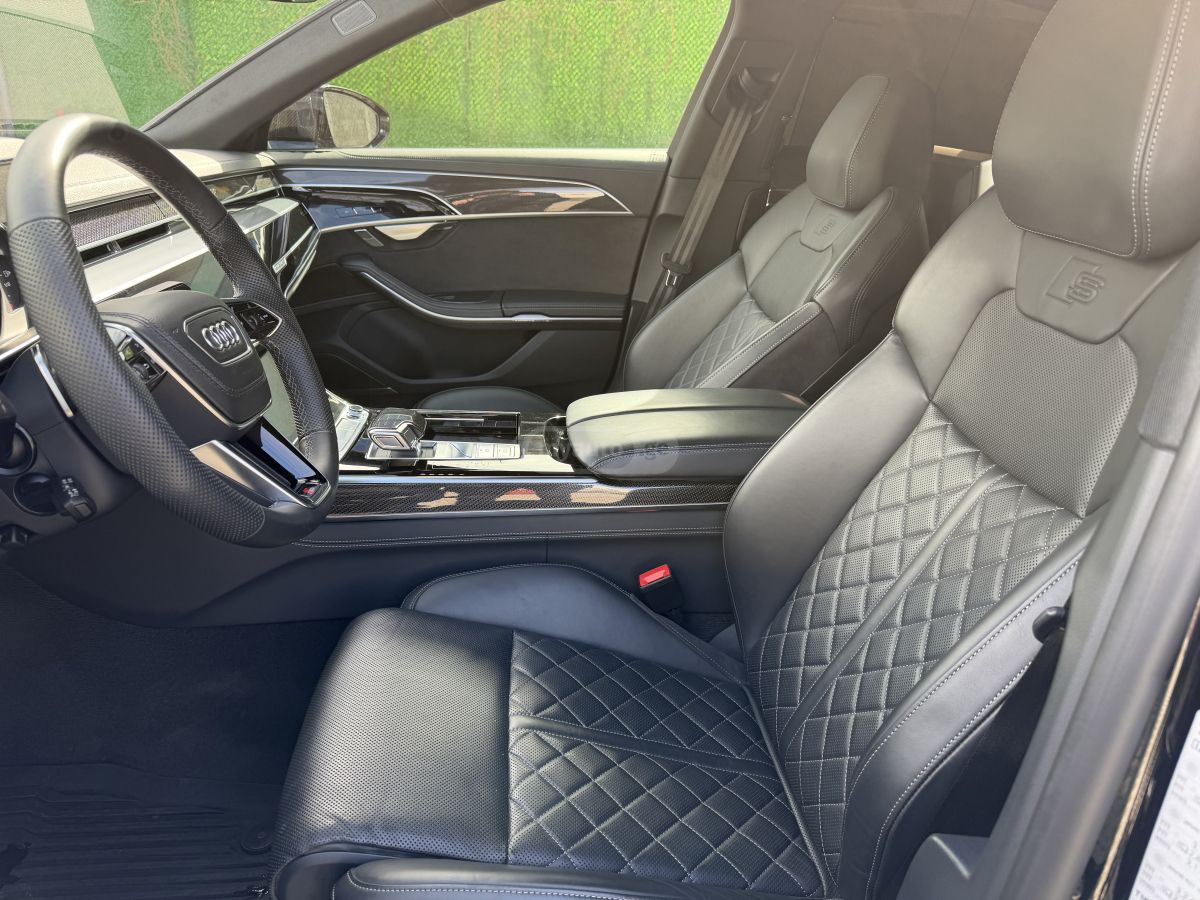 Audi 4.0T 4dr All-Wheel Drive quatt — миниатюра 6