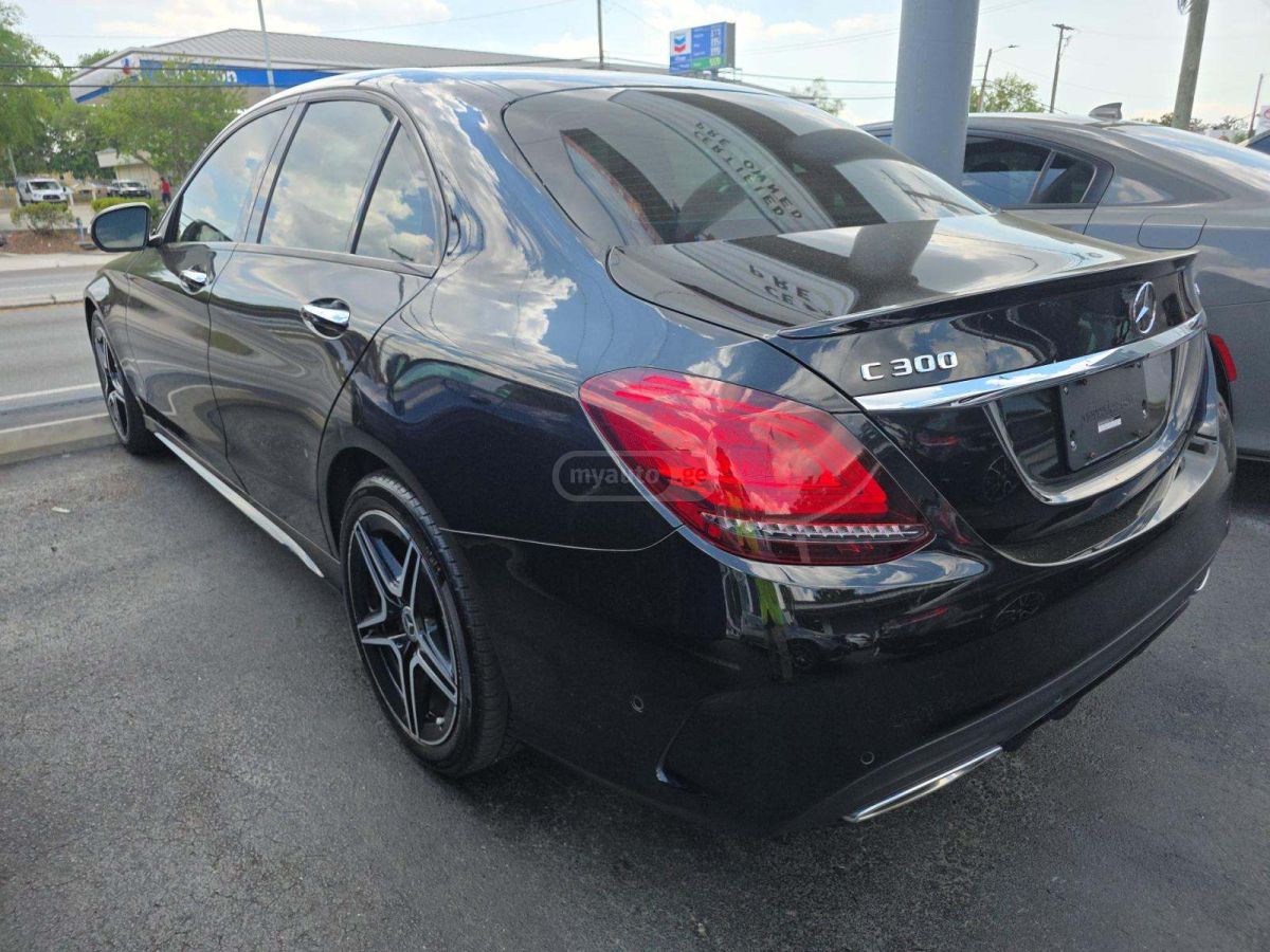 Mercedes-Benz C 300 - фото 3