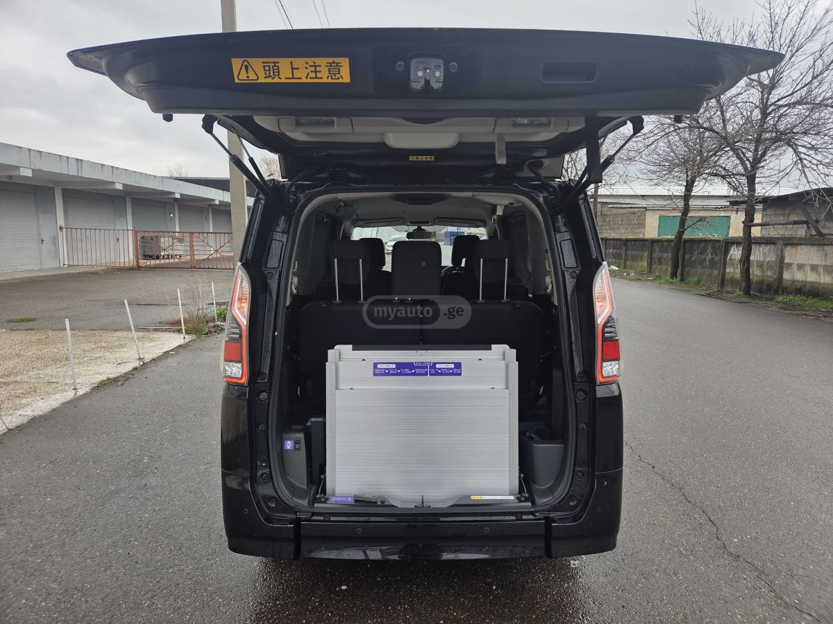 Nissan Serena - фото 11