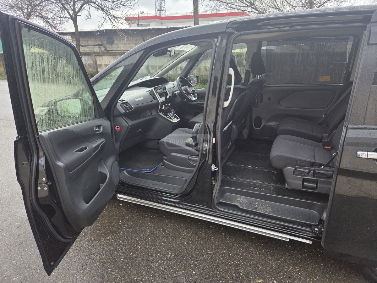 Nissan Serena - фото 12