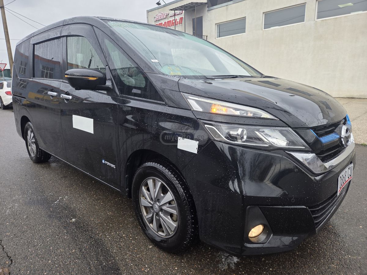 Nissan Serena - фото 2