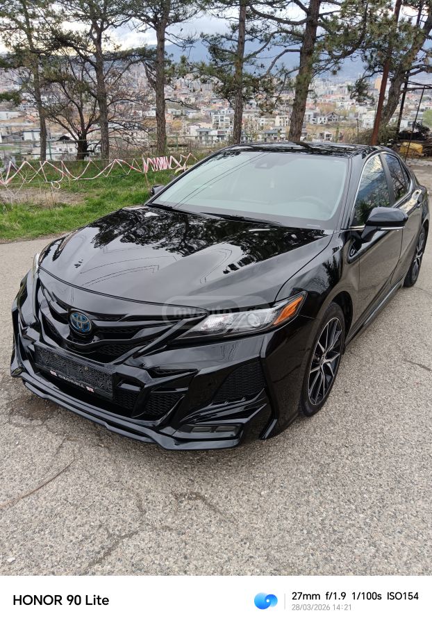 Toyota Camry - фото 1
