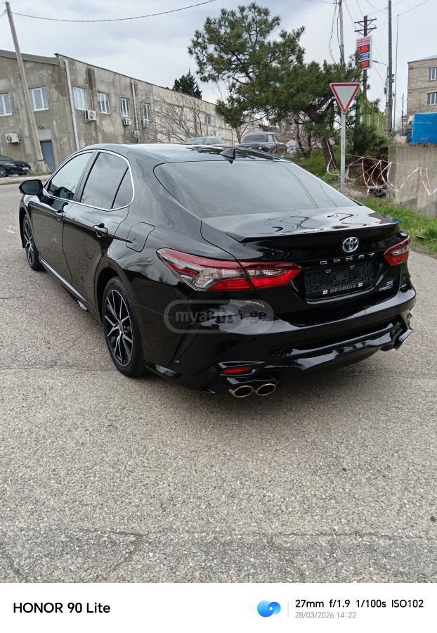 Toyota Camry - фото 2