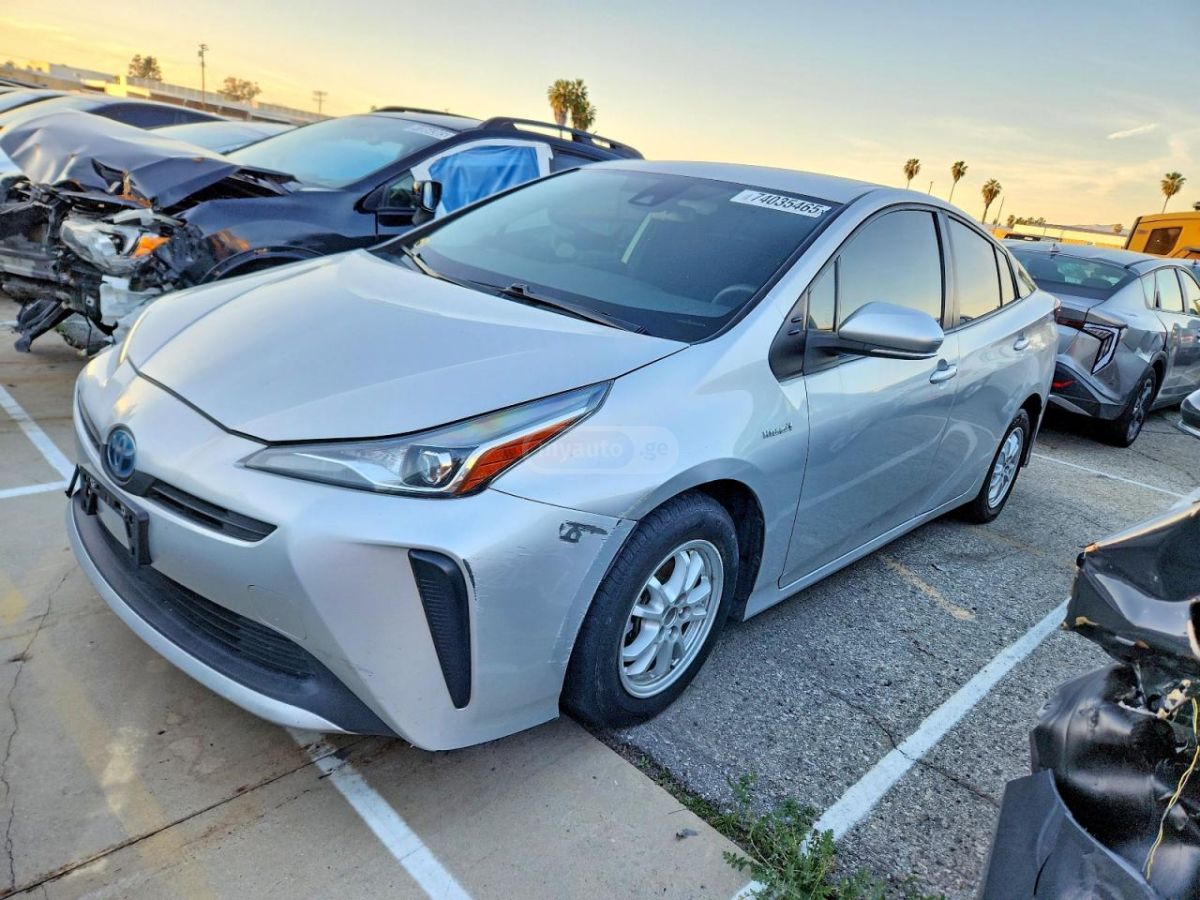 Toyota Prius - фото 1