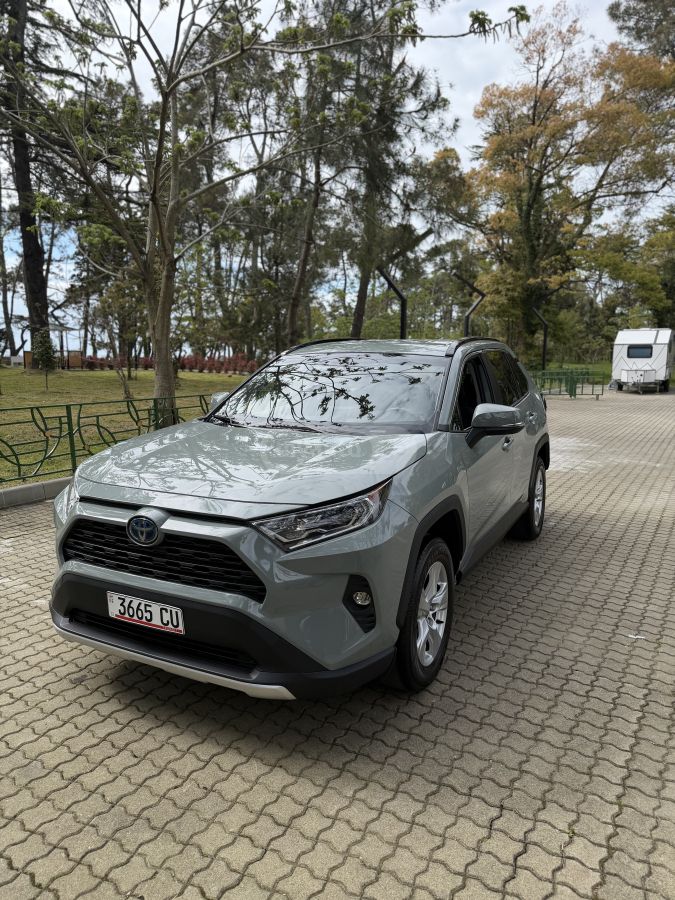 Toyota Rav 4 - фото 1