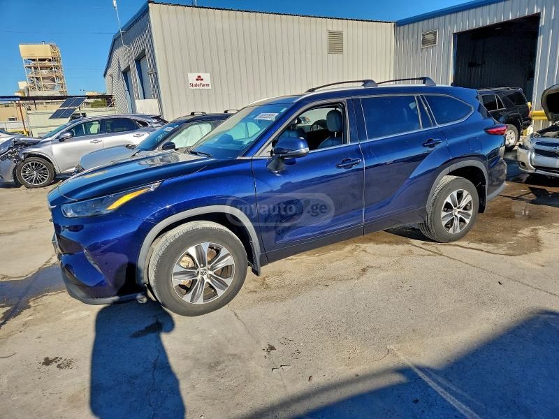 Toyota LE 4dr All-Wheel Drive Automat — миниатюра 1