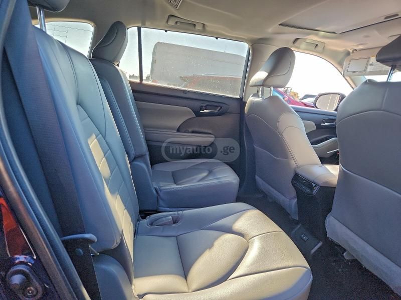 Toyota LE 4dr All-Wheel Drive Automat — миниатюра 11