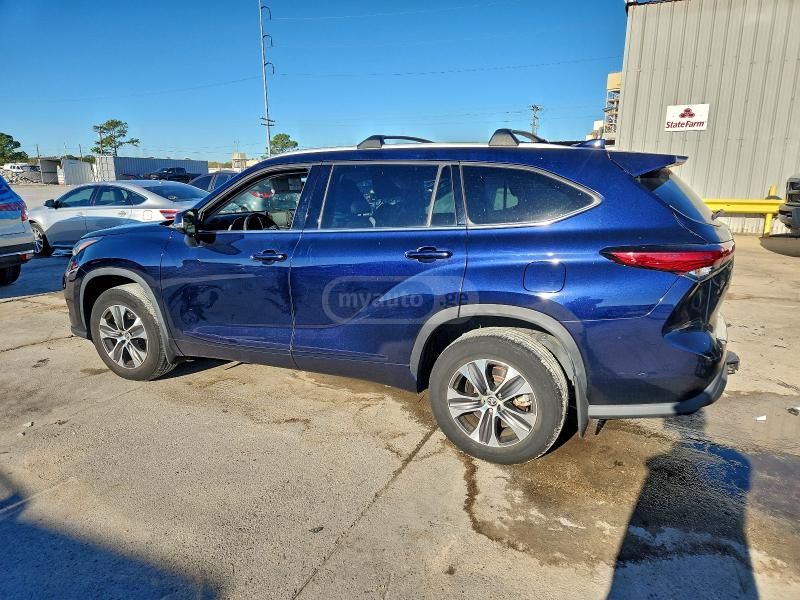 Toyota LE 4dr All-Wheel Drive Automat — миниатюра 2