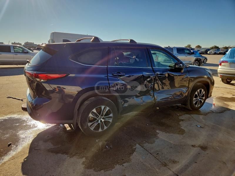 Toyota LE 4dr All-Wheel Drive Automat — миниатюра 3