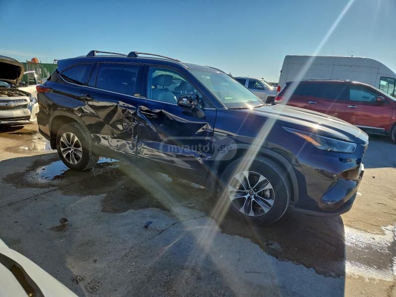 Toyota LE 4dr All-Wheel Drive Automat — миниатюра 4