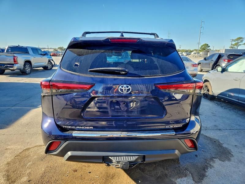 Toyota LE 4dr All-Wheel Drive Automat — миниатюра 6