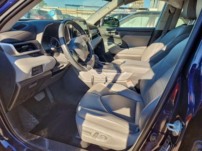 Toyota LE 4dr All-Wheel Drive Automat — миниатюра 7