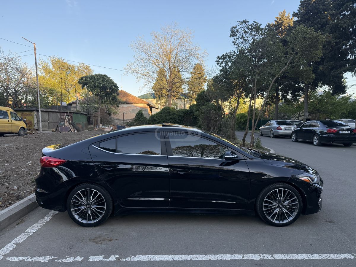 Hyundai Elantra - фото 3