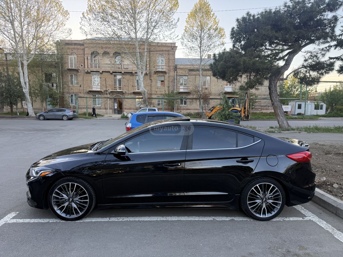 Hyundai Elantra - фото 4