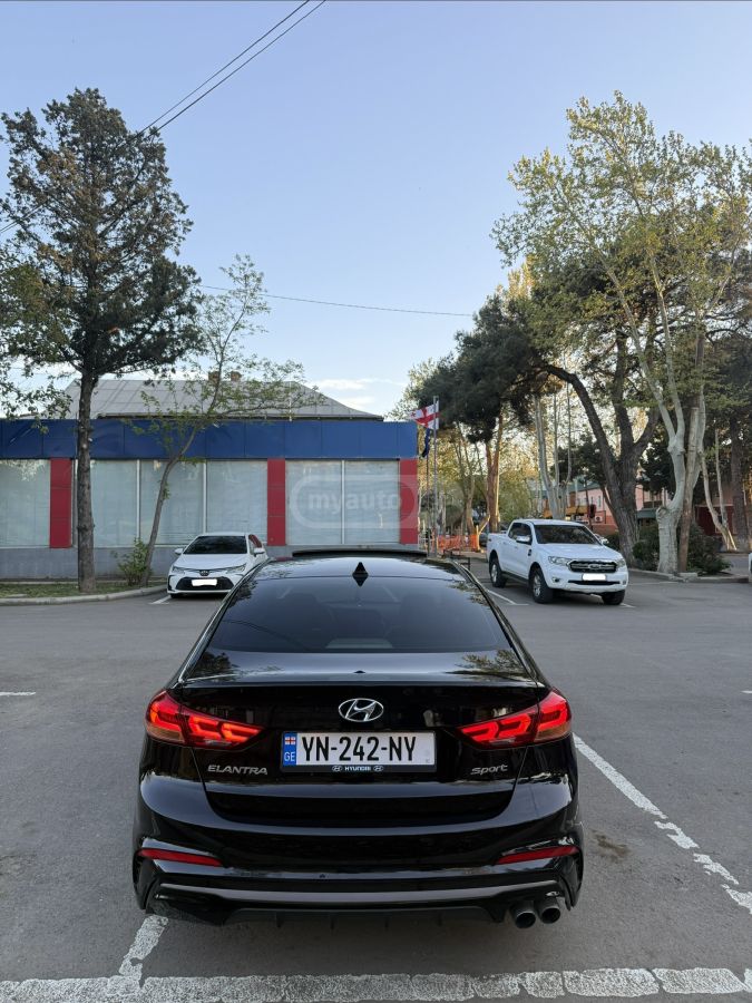Hyundai Elantra - фото 6
