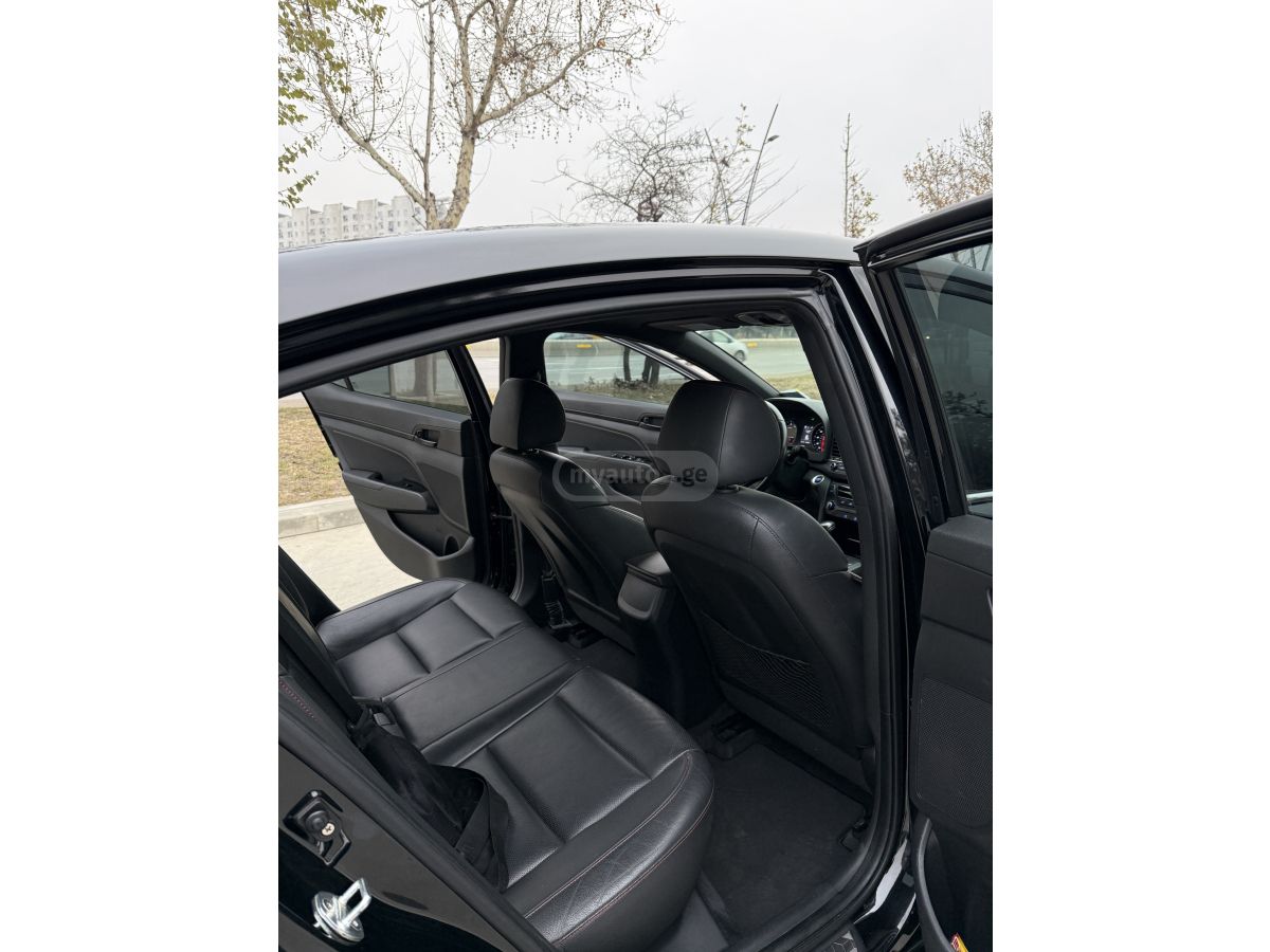 Hyundai Elantra - фото 9