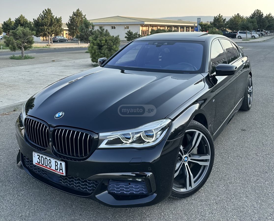 BMW 750 - фото 1