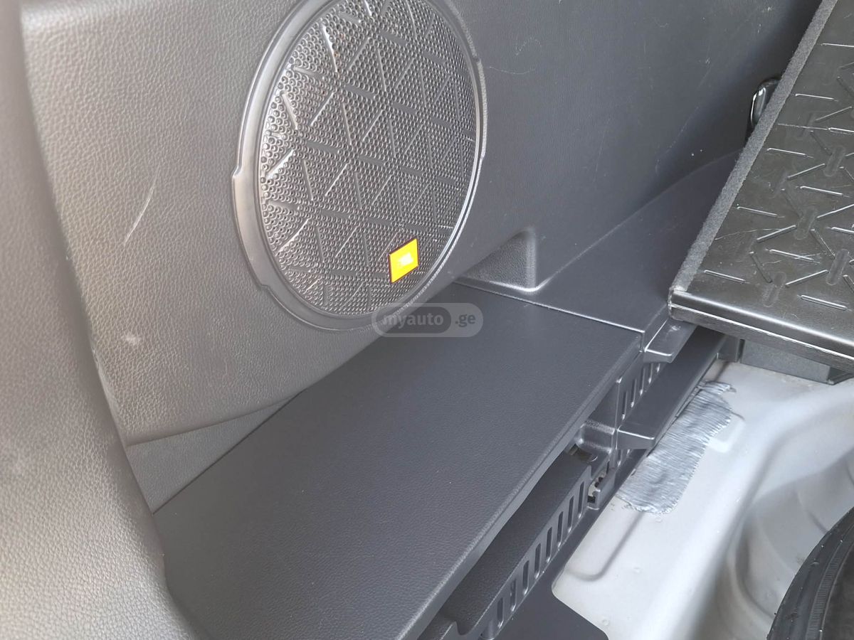 Toyota RAV 4 - фото 8