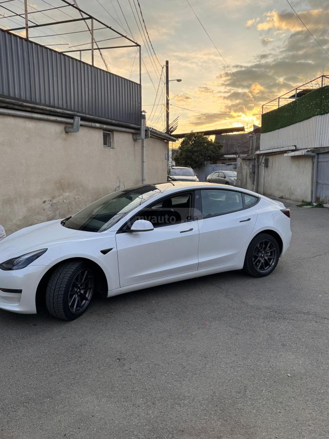 Tesla Model 3 - фото 4