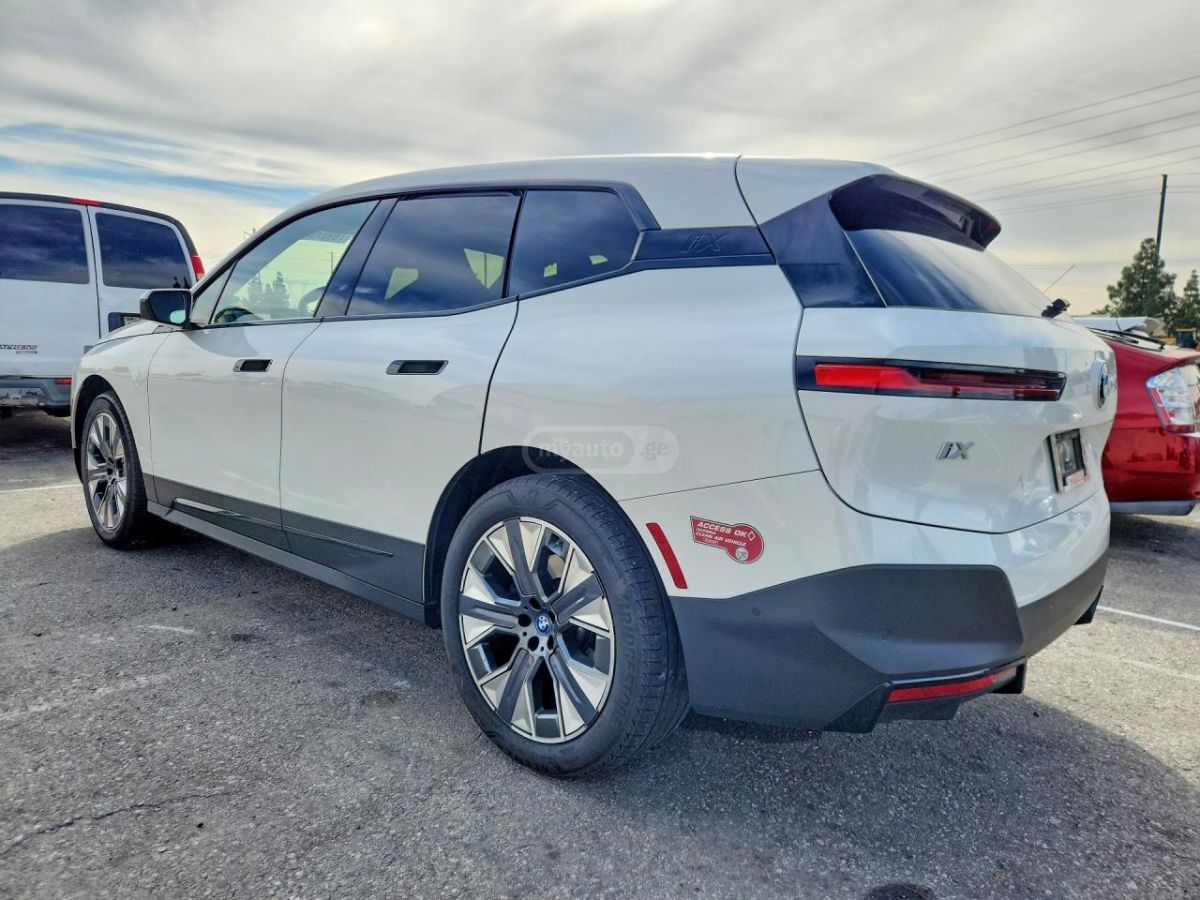 BMW IX - фото 2