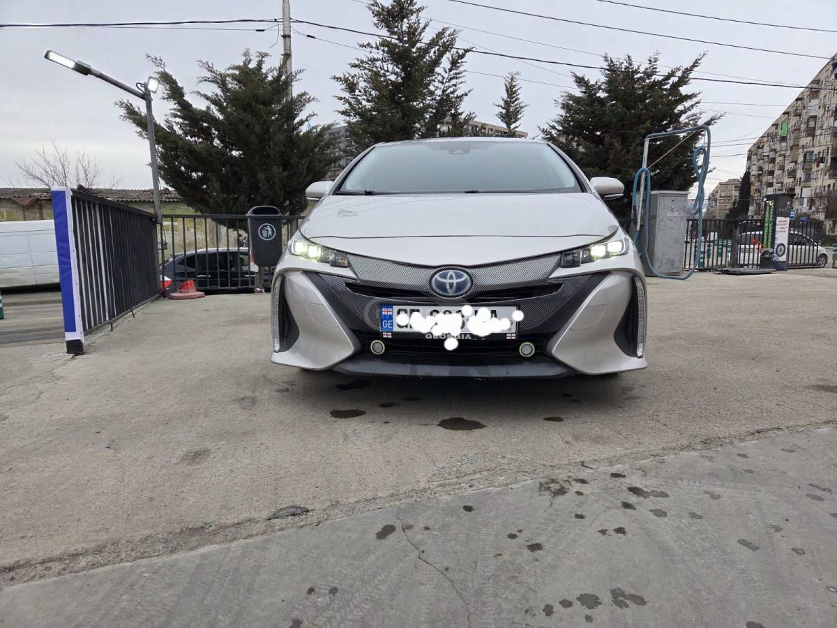 Toyota Prius Prime - фото 1